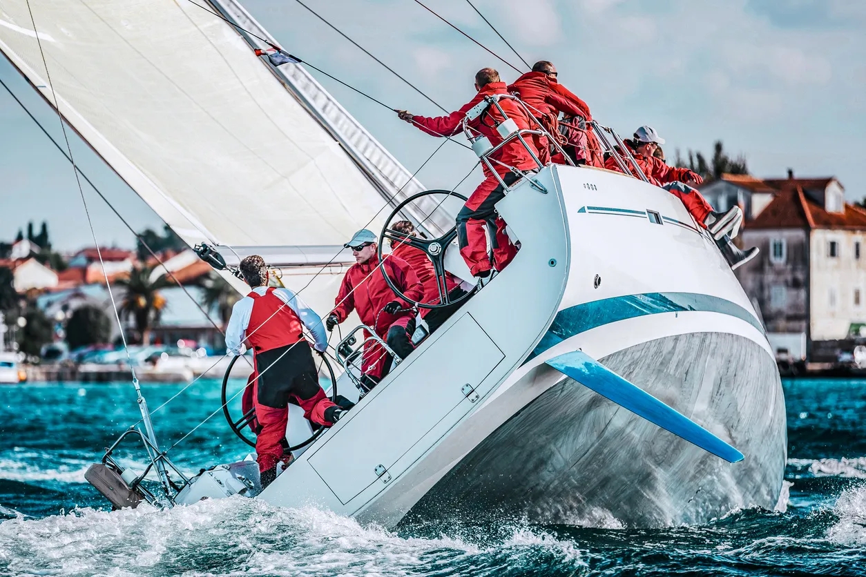 Voilier en régate - Références Secteur Public